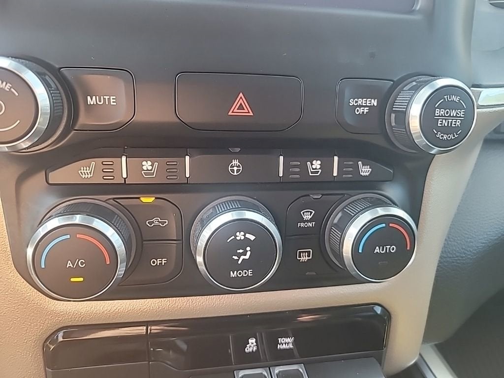 2022 RAM 1500 Laramie Crew Cab 4x4 5'7" Box