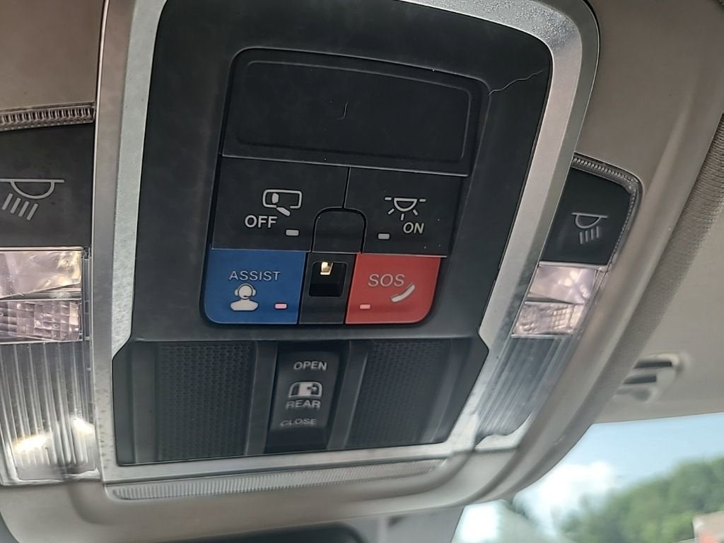 2022 RAM 1500 Laramie Crew Cab 4x4 5'7" Box