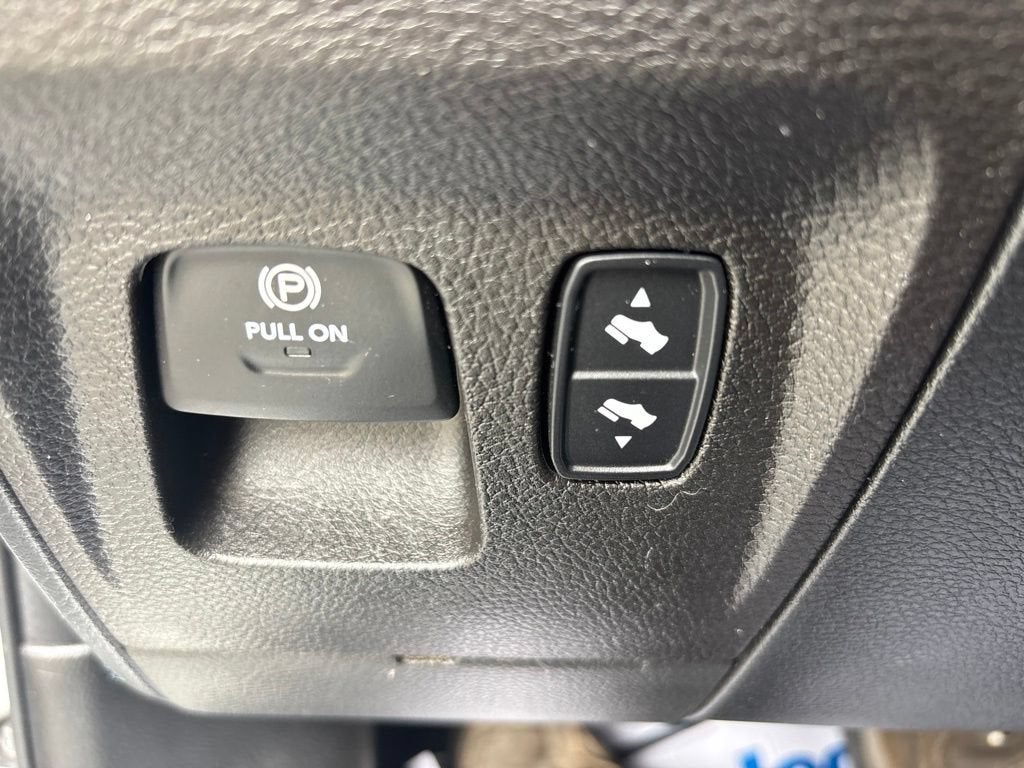 2022 RAM 1500 Big Horn Crew Cab 4x4 6'4" Box