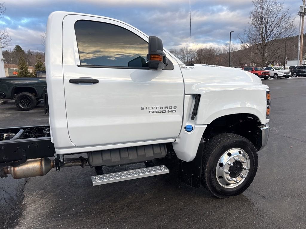2024 Chevrolet Silverado 5500 HD Work Truck
