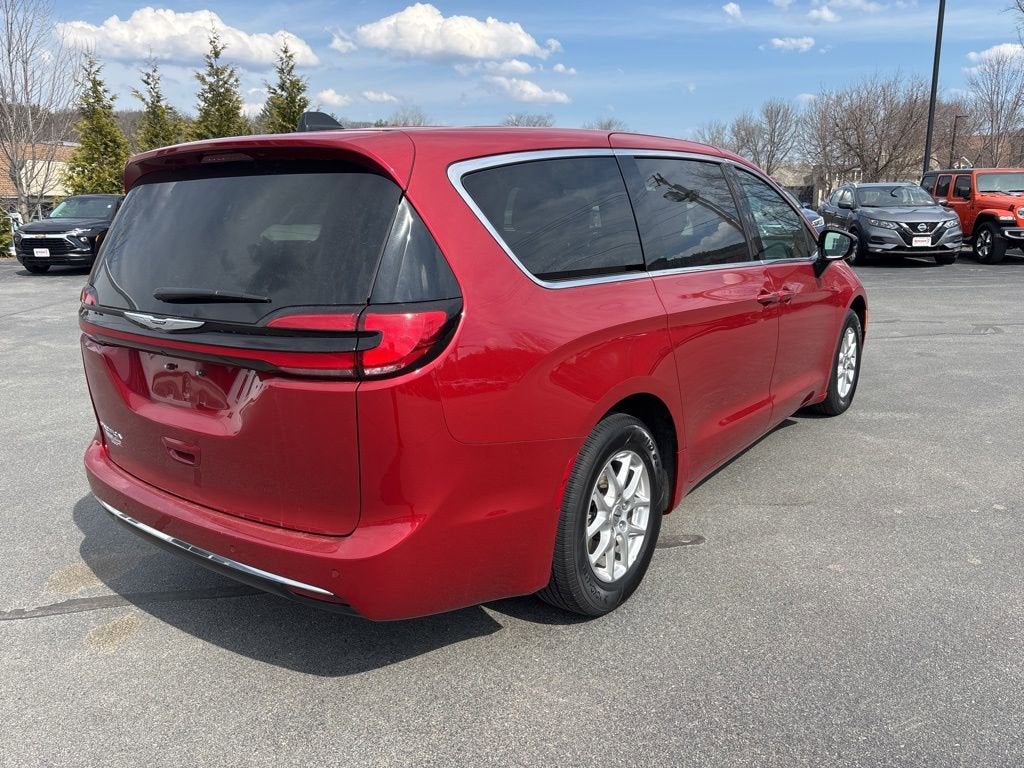 2025 Chrysler Pacifica Select