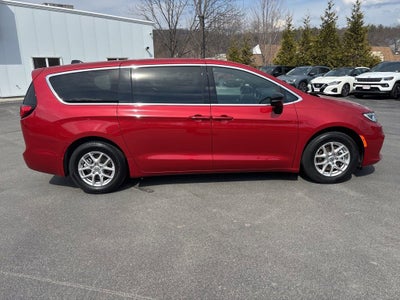 2025 Chrysler Pacifica Select
