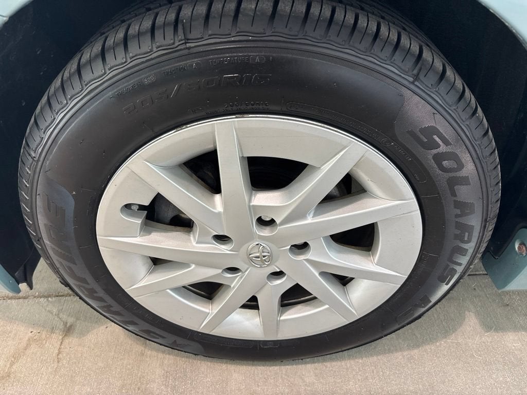 2014 Toyota Prius v Two