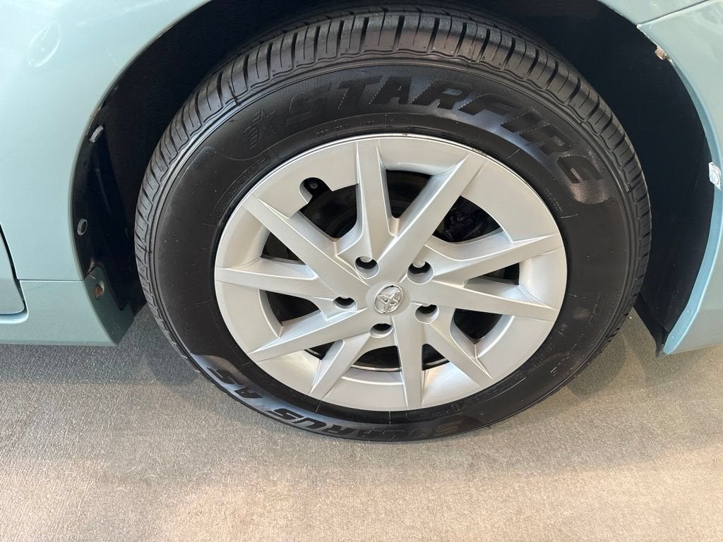 2014 Toyota Prius v Two
