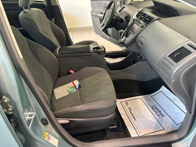 2014 Toyota Prius v Two