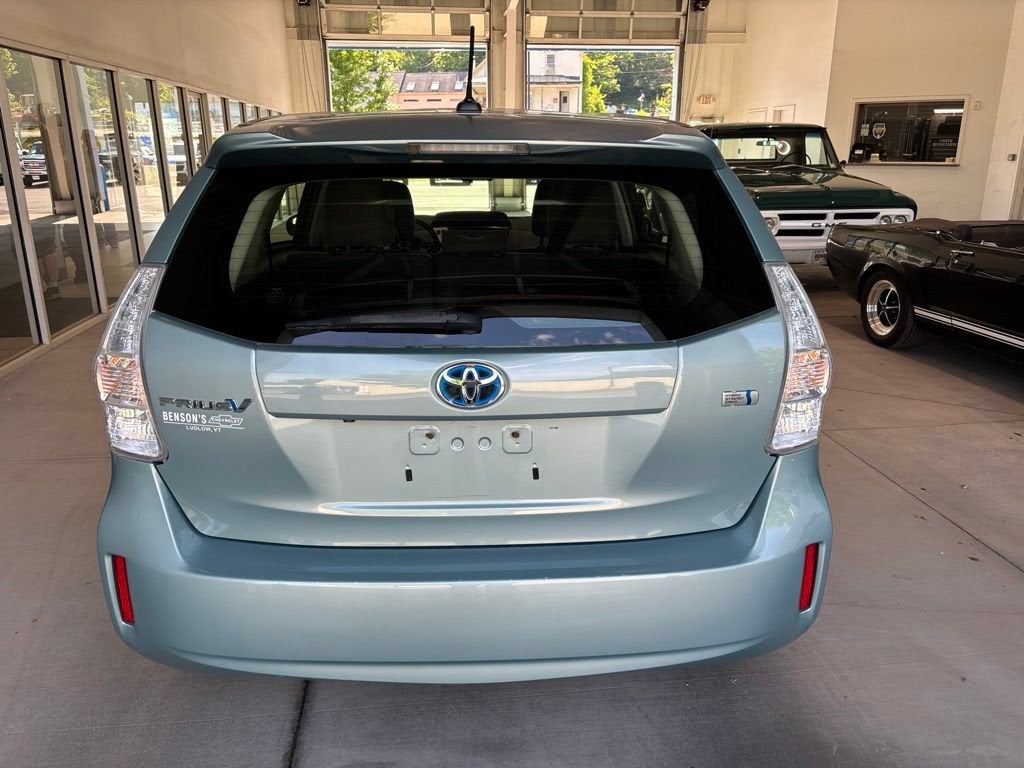 2014 Toyota Prius v Two