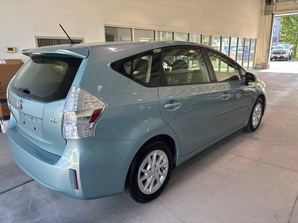 2014 Toyota Prius v Two